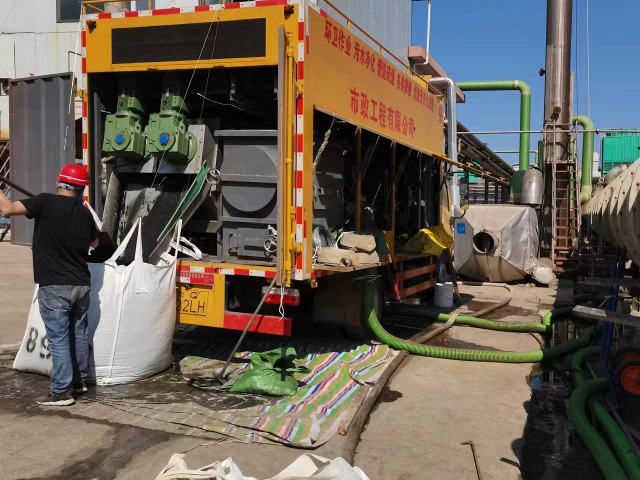 惠农淤泥压干处理