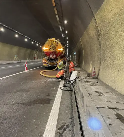 惠农隧道排水渠清淤